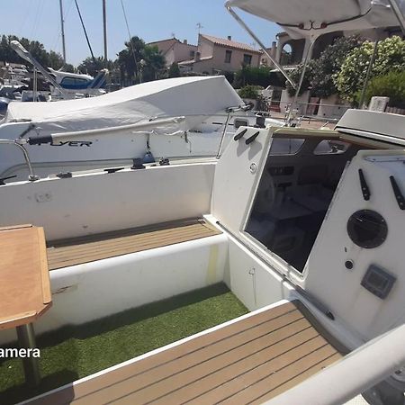 Nuit Insolite A Bord De L'Enata Un Voilier A Quai Sur La Marina De St Cyprien Сен-Киприен Екстериор снимка