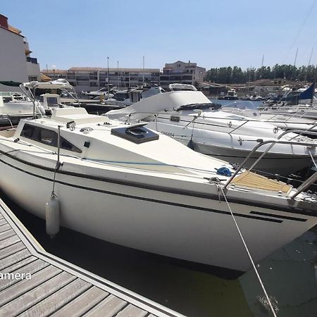 Nuit Insolite A Bord De L'Enata Un Voilier A Quai Sur La Marina De St Cyprien Сен-Киприен Екстериор снимка