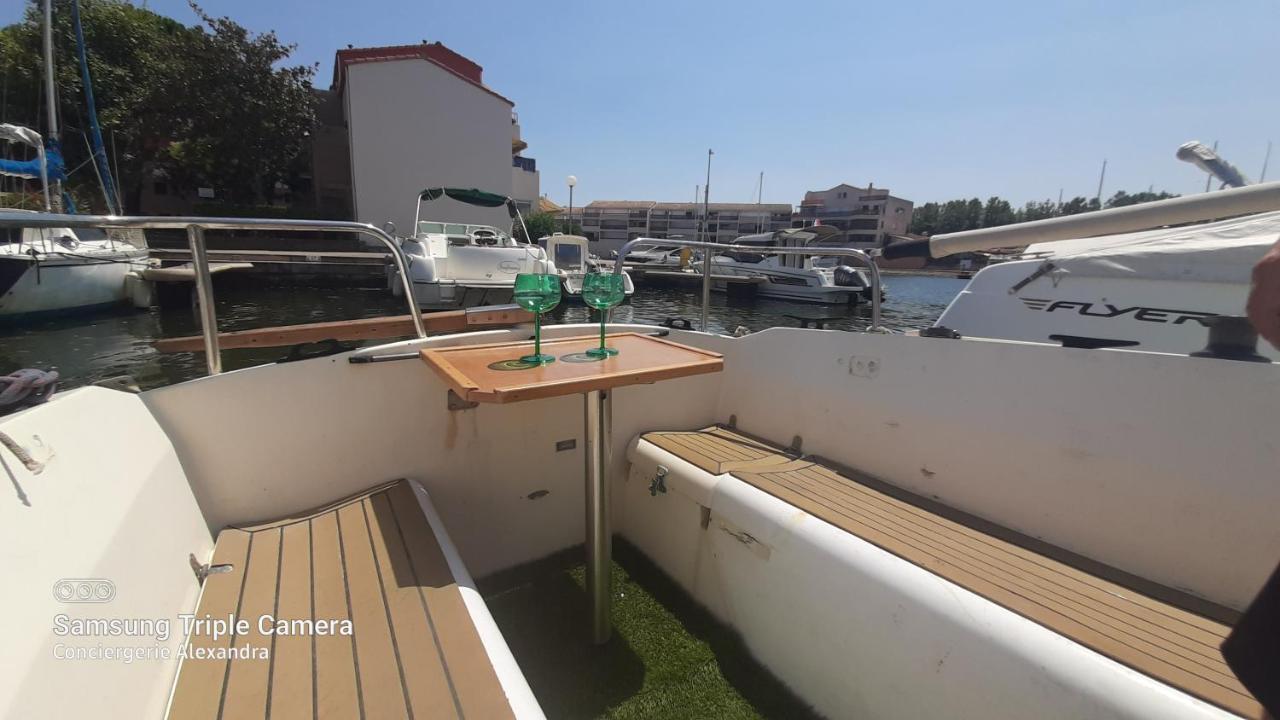 Nuit Insolite A Bord De L'Enata Un Voilier A Quai Sur La Marina De St Cyprien Сен-Киприен Екстериор снимка